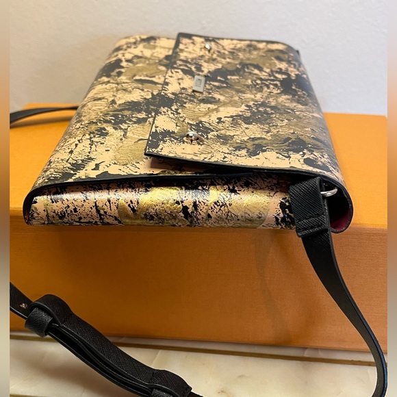 MOTOLA Crossbody w/detachable strap - Picture 8 of 13